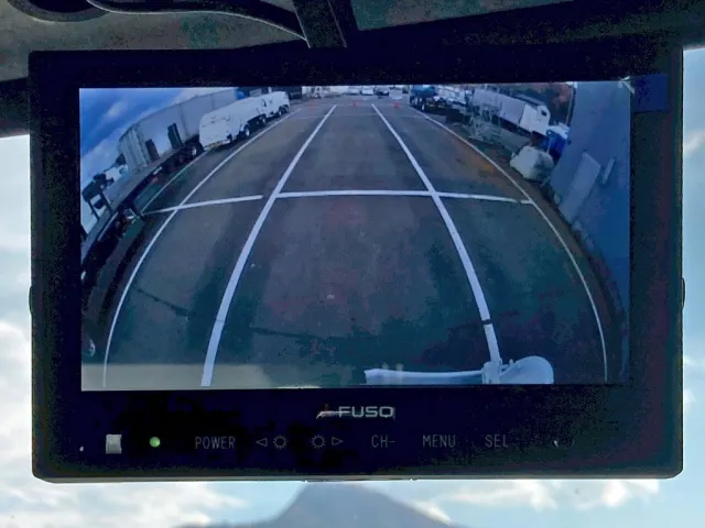 液晶バックモニター付きです。|三菱 ファイター 2KG-FK72F(2WD)の写真24