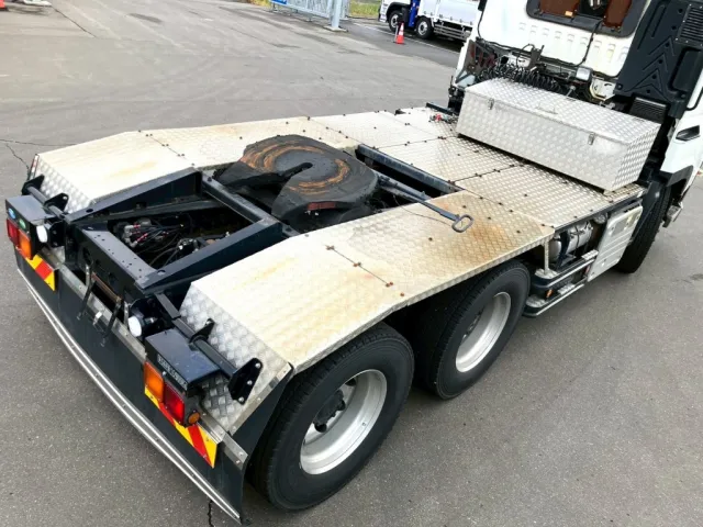 踊り場の状態です。|いすゞ ギガ 2PG-EXZ52CKの写真12