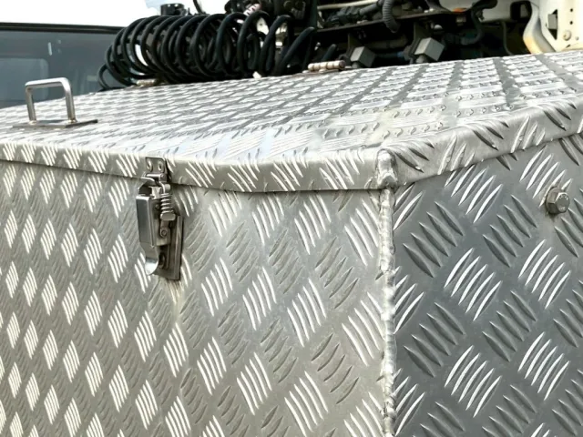 工具箱にヘコミがあります。|いすゞ ギガ 2PG-EXZ52CKの写真18