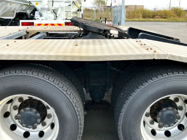 曲がりがあります。|いすゞ ギガ 2PG-EXZ52CKの写真21