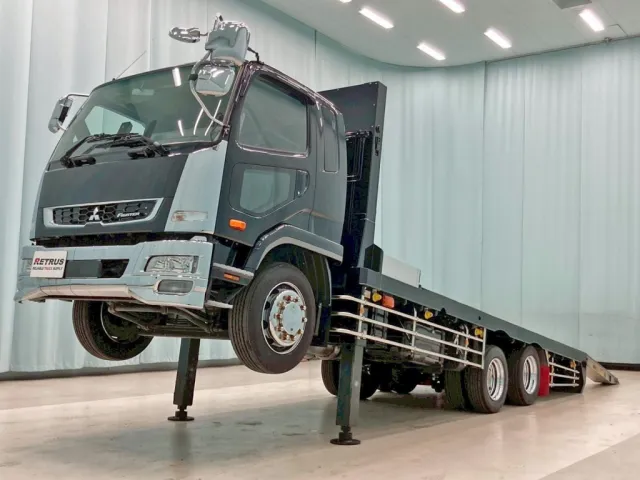 フロント周り、メッキパーツで飾っています。|三菱 ファイター 2DG-FQ62Fの写真1