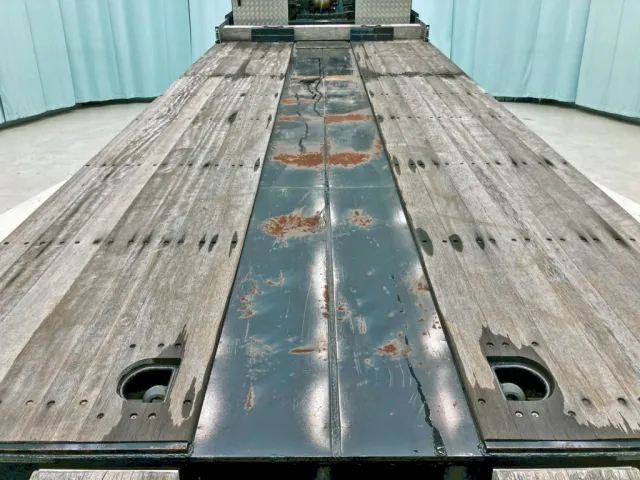 中央鉄板の所々にサビがあります。|三菱 ファイター 2DG-FQ62Fの写真10