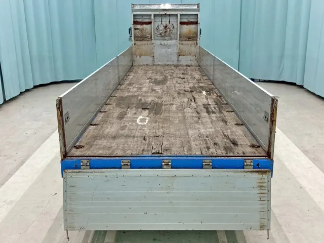 床は板張りです。|UDトラックス クオン QPG-CD5ZAの写真9