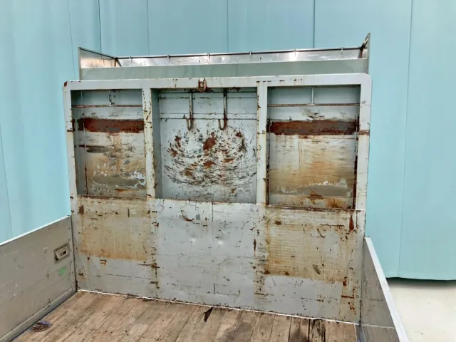 プロテクターにレバーブロック掛け付きの物入れが付いています。|UDトラックス クオン QPG-CD5ZAの写真15