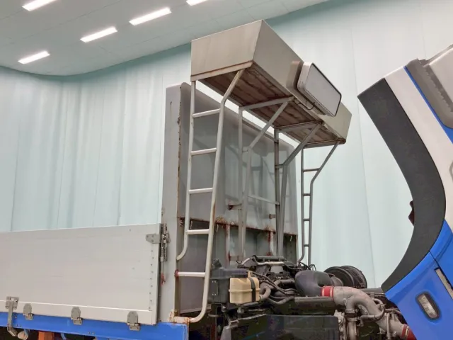 シートデッキはステンレス製です。|UDトラックス クオン QPG-CD5ZAの写真17