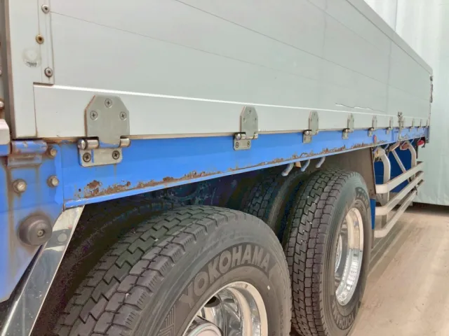 助手席側後軸上部のサイドレールにサビがあります。|UDトラックス クオン QPG-CD5ZAの写真26