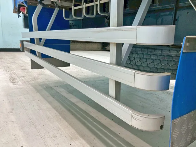 運転席側サイドバンパー後方に引きキズがあります。|UDトラックス クオン QPG-CD5ZAの写真34