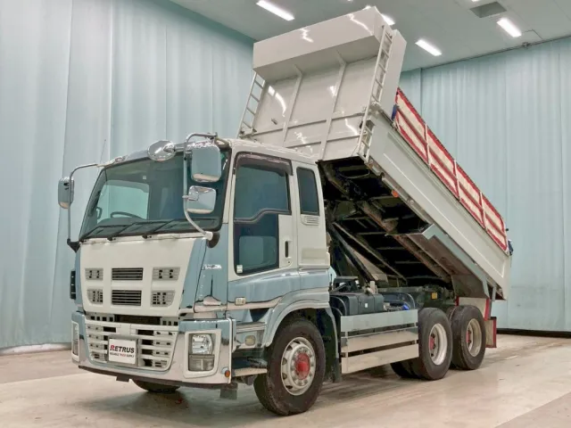 フロント周り、メッキパーツで飾っています。|いすゞ ギガ QKG-CXZ77ATの写真1