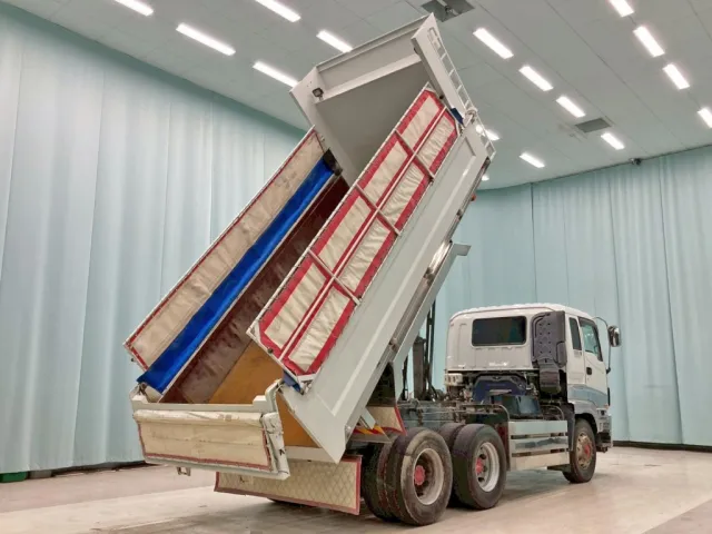 いすゞ ギガ QKG-CXZ77ATの写真4