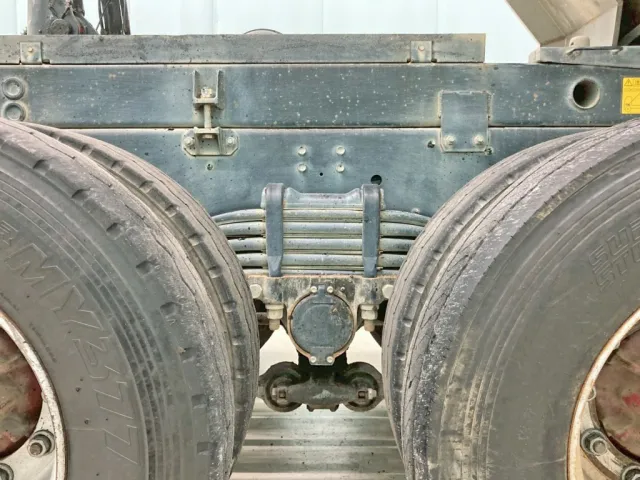 リーフサスです。|いすゞ ギガ QKG-CXZ77ATの写真5