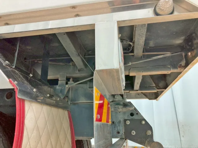 シャーシとネタの状態です。(縦ネタ・横ネタは鉄製です)|いすゞ ギガ QKG-CXZ77ATの写真6