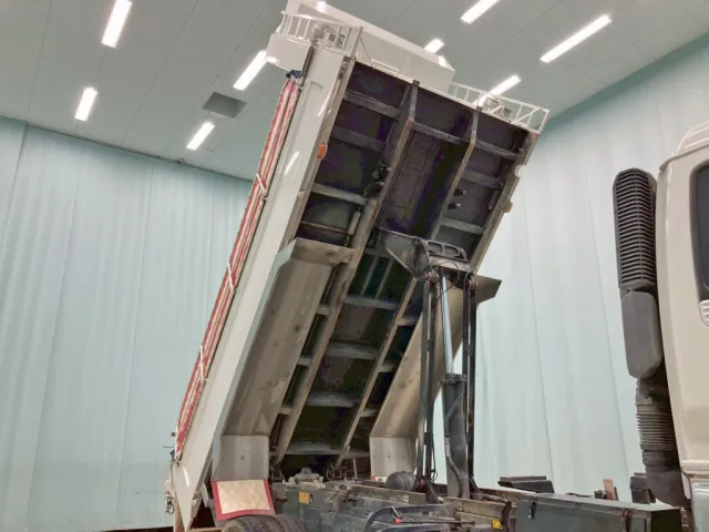 いすゞ ギガ QKG-CXZ77ATの写真18