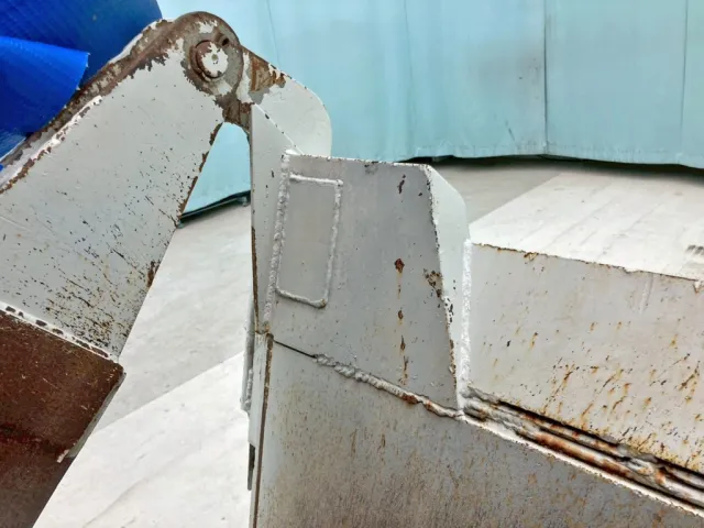 リヤゲート運転席側にパッチ当て箇所があります。|いすゞ ギガ QKG-CXZ77ATの写真24