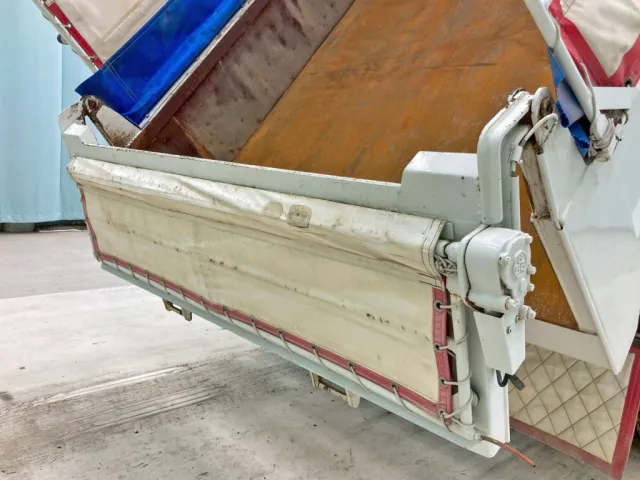 リヤコボレーンを開いた状態です。|いすゞ ギガ QKG-CXZ77ATの写真26