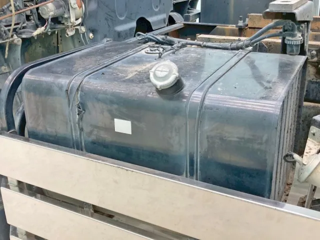 燃料タンクは200Lです。|いすゞ ギガ QKG-CXZ77ATの写真31