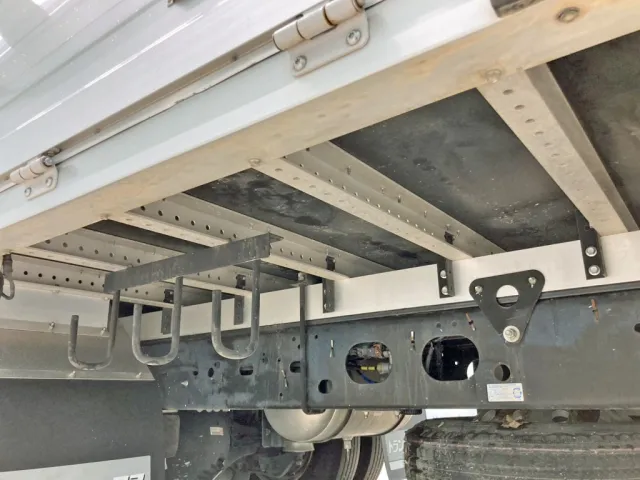 シャーシとネタの状態です。(縦ネタ・横ネタはアルミ製です)|いすゞ フォワード 2RG-FRR90T2(2WD)の写真6