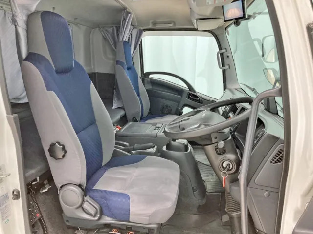 いすゞ フォワード 2RG-FRR90T2(2WD)の写真7