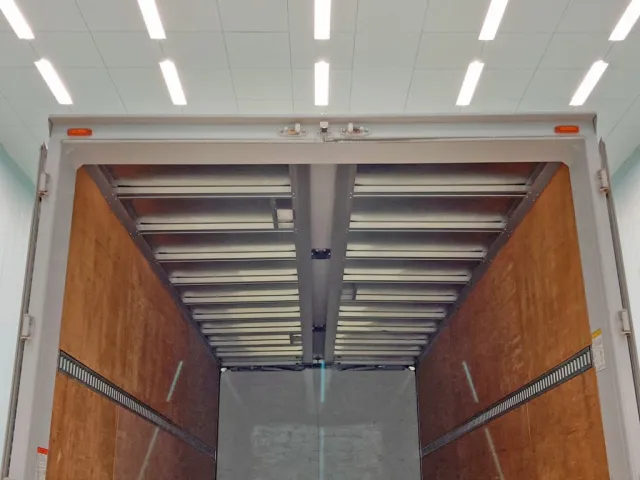 センタービームレスです。|いすゞ フォワード 2RG-FRR90T2(2WD)の写真11