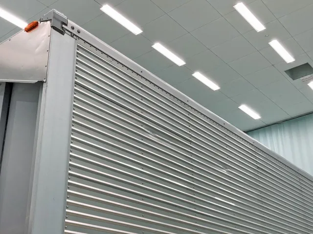 助手席側羽根前方上部にヘコミ・パッチ当て箇所があります。|いすゞ フォワード 2RG-FRR90T2(2WD)の写真15