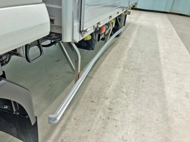 助手席側サイドバンパーに曲がりがあります。|いすゞ フォワード 2RG-FRR90T2(2WD)の写真16