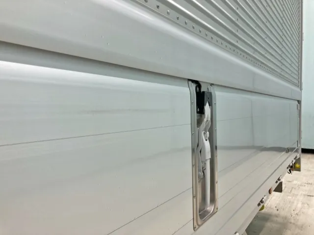 助手席側アオリ中央部にスリキズがあります。|いすゞ フォワード 2RG-FRR90T2(2WD)の写真20