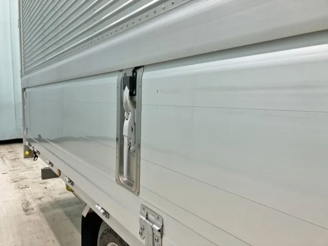 運転席側アオリ中央部にスリキズがあります。|いすゞ フォワード 2RG-FRR90T2(2WD)の写真23