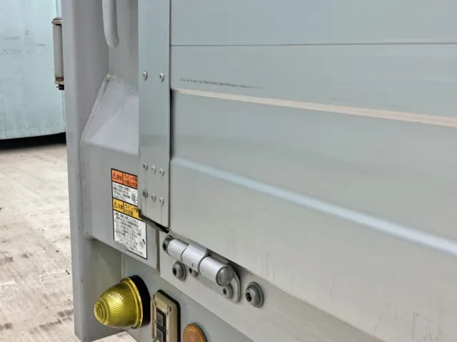 運転席側アオリ後方にスリキズがあります。|いすゞ フォワード 2RG-FRR90T2(2WD)の写真24