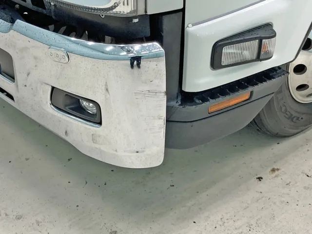フロントバンパー助手席側に引きキズがあります。|いすゞ フォワード 2RG-FRR90T2(2WD)の写真27