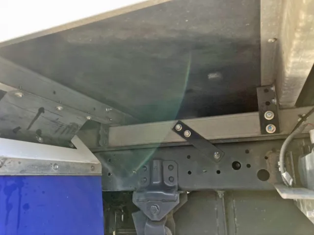 シャーシとネタの状態です。(縦ネタ・横ネタは鉄製です)|日野 デュトロ 2RG-XZC605M(2WD)の写真6