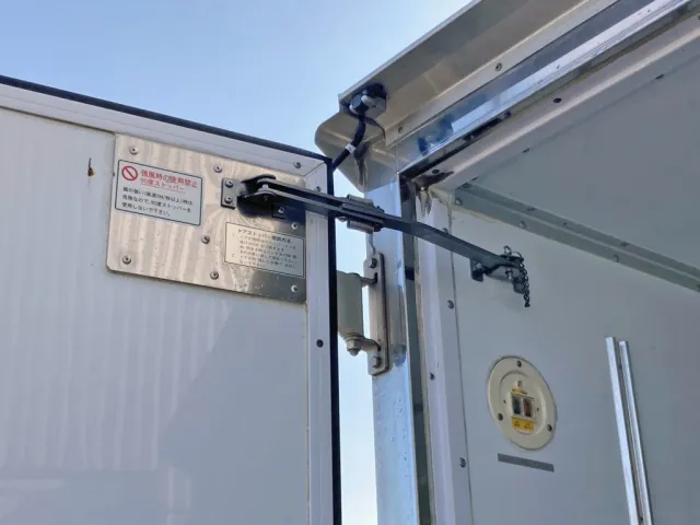 助手席側ストッパーの状態です。|日野 デュトロ 2RG-XZC605M(2WD)の写真11