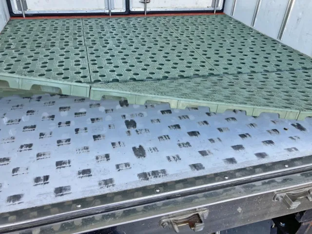 床はアルミ製です。|日野 デュトロ 2RG-XZC605M(2WD)の写真16