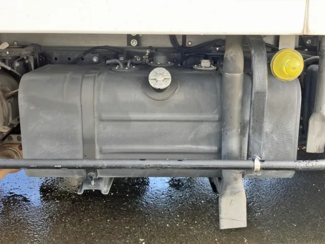 燃料タンクは80Lです。|日野 デュトロ 2RG-XZC605M(2WD)の写真36