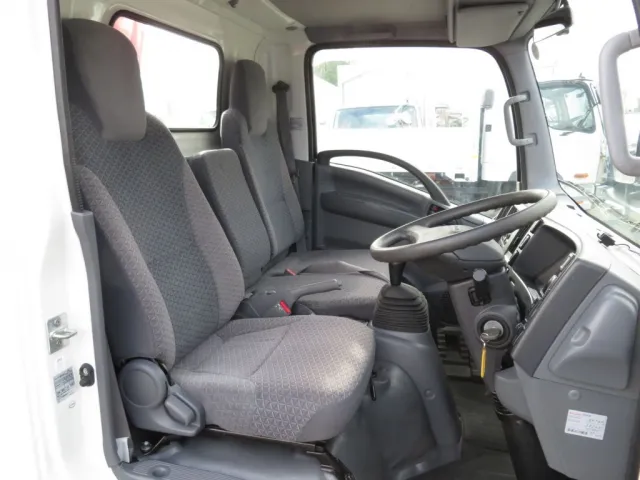 いすゞ エルフ 2RG-NMR88AR(2WD)の写真6