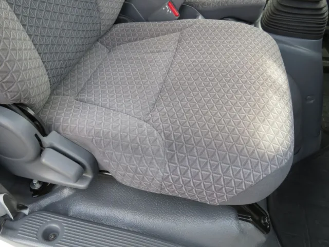 いすゞ エルフ 2RG-NMR88AR(2WD)の写真7