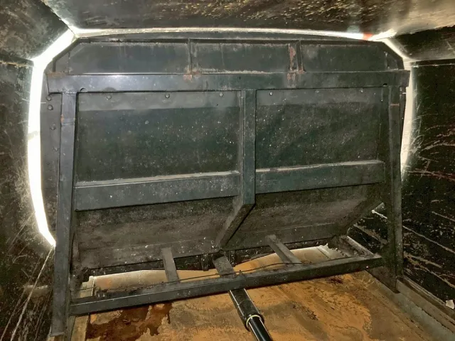 排出板裏側の状態です。|いすゞ フォワード TKG-FRR90S2(2WD)の写真18