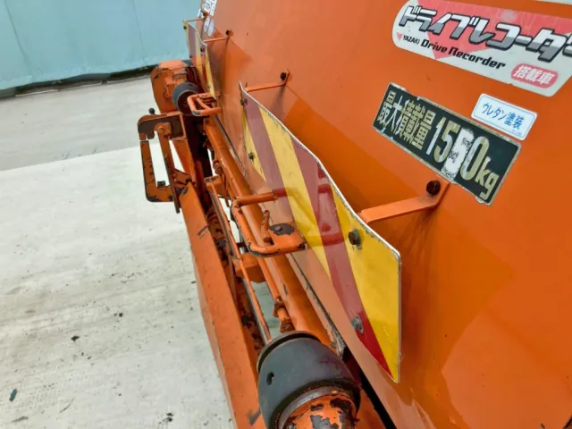 運転席側反射板に歪みがあります。|いすゞ フォワード TKG-FRR90S2(2WD)の写真23