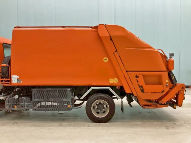 タンクの外観状態です。(助手席側)|いすゞ フォワード TKG-FRR90S2(2WD)の写真35