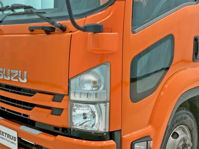 助手席側コーナーパネル 及び ヘッドライトに交換跡があります。|いすゞ フォワード TKG-FRR90S2(2WD)の写真45