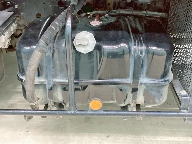 燃料タンクは100Lです。|いすゞ フォワード TKG-FRR90S2(2WD)の写真48