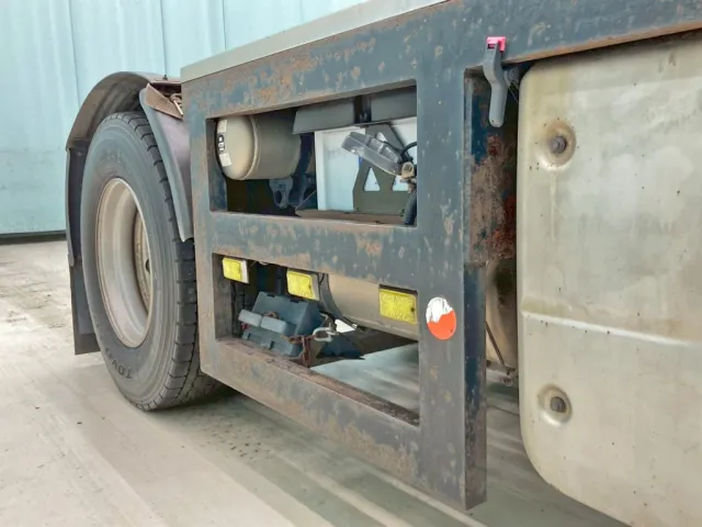 運転席側サイドバンパーにサビがあります。|UDトラックス クオン 2PG-GK5AABの写真19