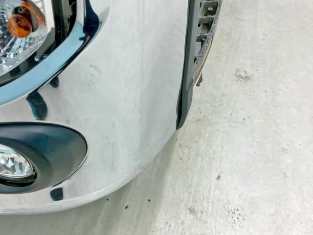 フロントバンパー助手席側にヘコミがあります。|UDトラックス クオン 2PG-GK5AABの写真20