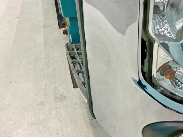 フロントバンパー運転席側にヘコミがあります。|UDトラックス クオン 2PG-GK5AABの写真21