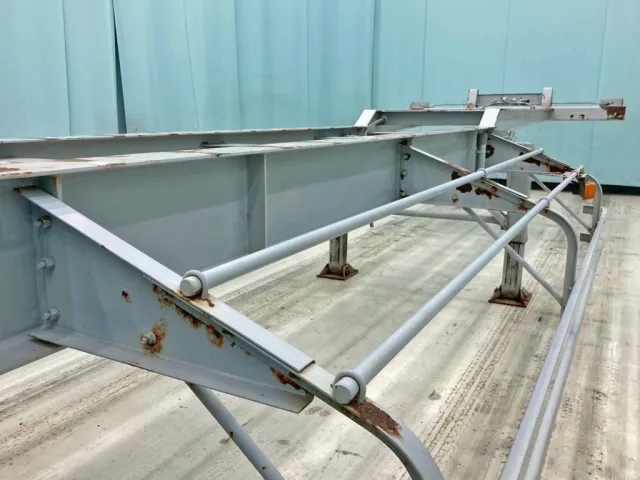 運転席側サイドバンパーステーにサビがあります。|フルハーフ  KFKGF340Wの写真19