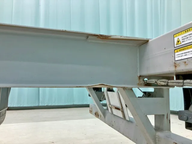 助手席側メインフレーム後方にヘコミがあります。|フルハーフ  KFKGF340Wの写真20