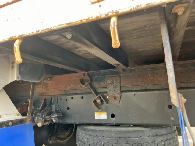 シャーシとネタの状態です。(縦ネタは鉄製・横ネタは木製です)|日野 レンジャー BDG-FJ7JKWAの写真8