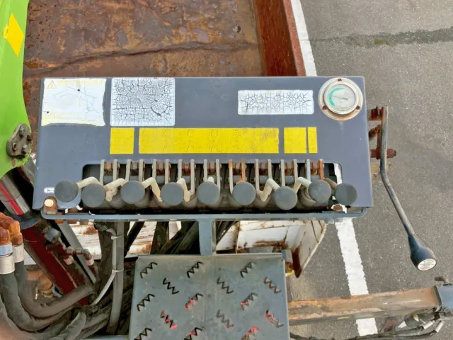 トップシートの操作レバーです。|日野 レンジャー BDG-FJ7JKWAの写真21