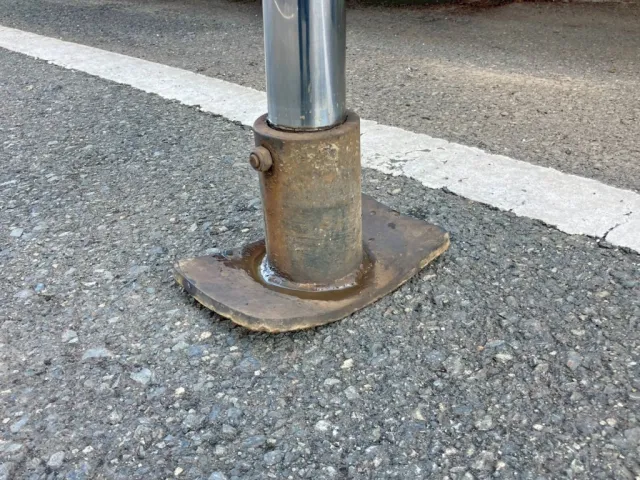 左右アウトリガー接地部に曲がりがあります。(運転席側)|日野 レンジャー BDG-FJ7JKWAの写真29