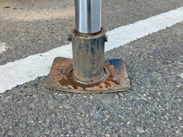 左右アウトリガー設置部に曲がりがあります。(助手席側)|日野 レンジャー BDG-FJ7JKWAの写真31