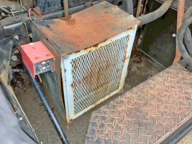 オイルクーラー付きです。(上部板に曲がりがあります)|日野 レンジャー BDG-FJ7JKWAの写真32