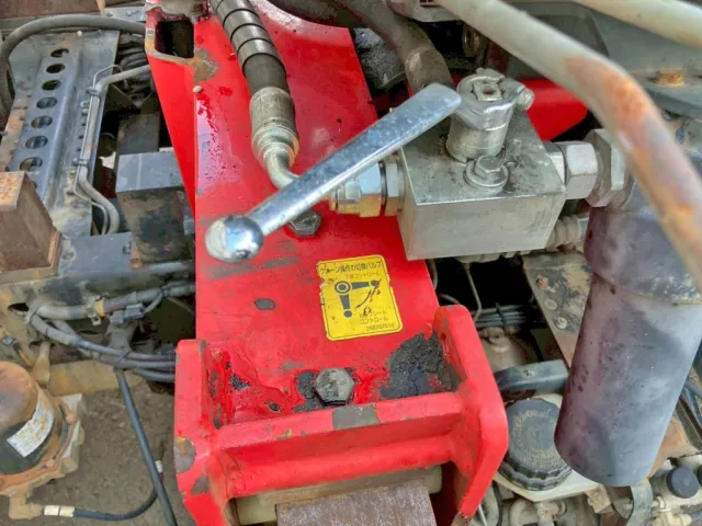 トップシートと下部操作レバーの切り替えバルブです。|日野 レンジャー BDG-FJ7JKWAの写真34